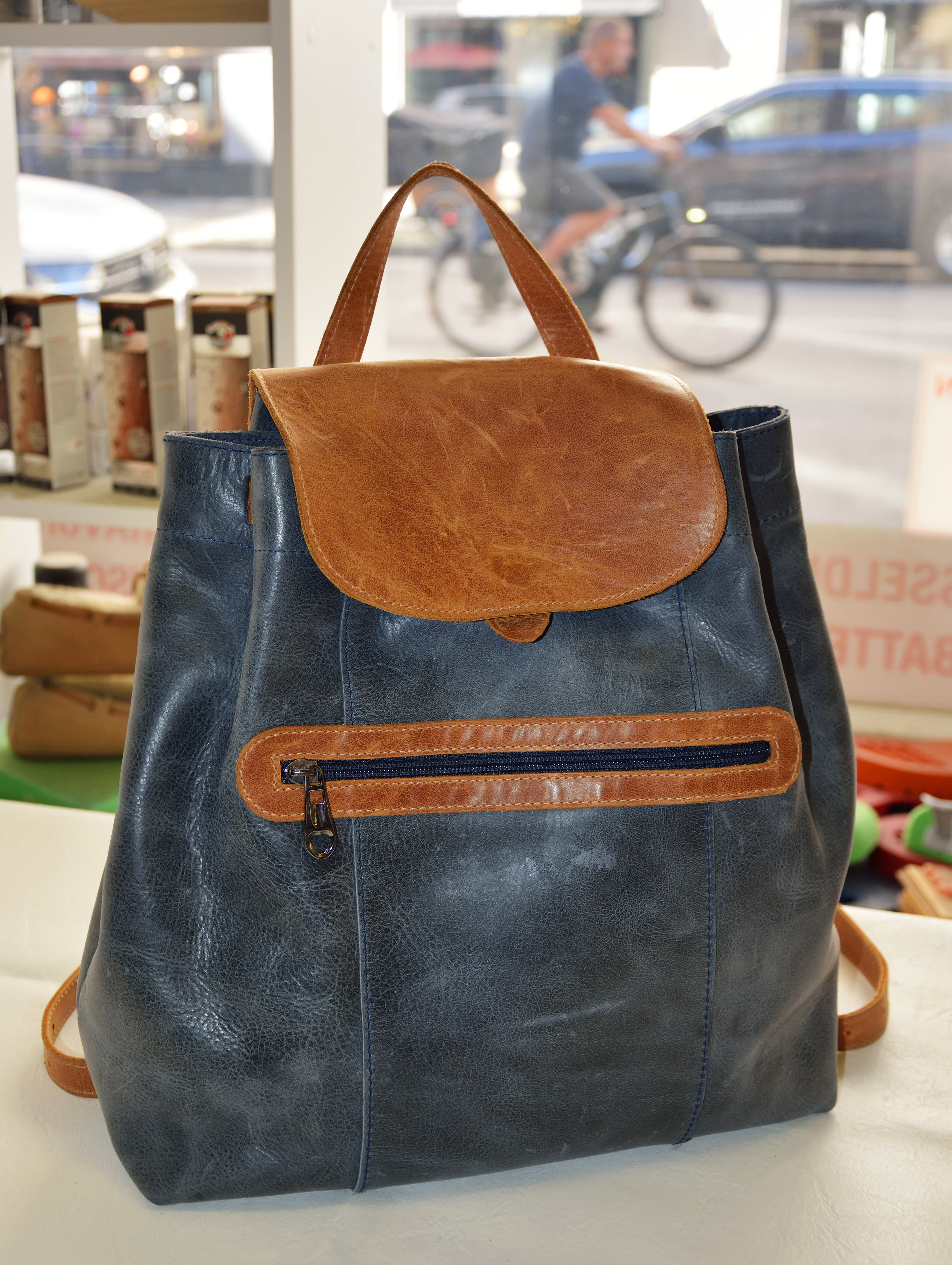 <br />
<b>Warning</b>:  Undefined variable $kl_liste_bild in <b>/home/al76tgm1mylb/webseiten/classes/class.crudpreisedetailmieten.php</b> on line <b>250</b><br />
<br />
<b>Warning</b>:  Trying to access array offset on null in <b>/home/al76tgm1mylb/webseiten/classes/class.crudpreisedetailmieten.php</b> on line <b>250</b><br />
